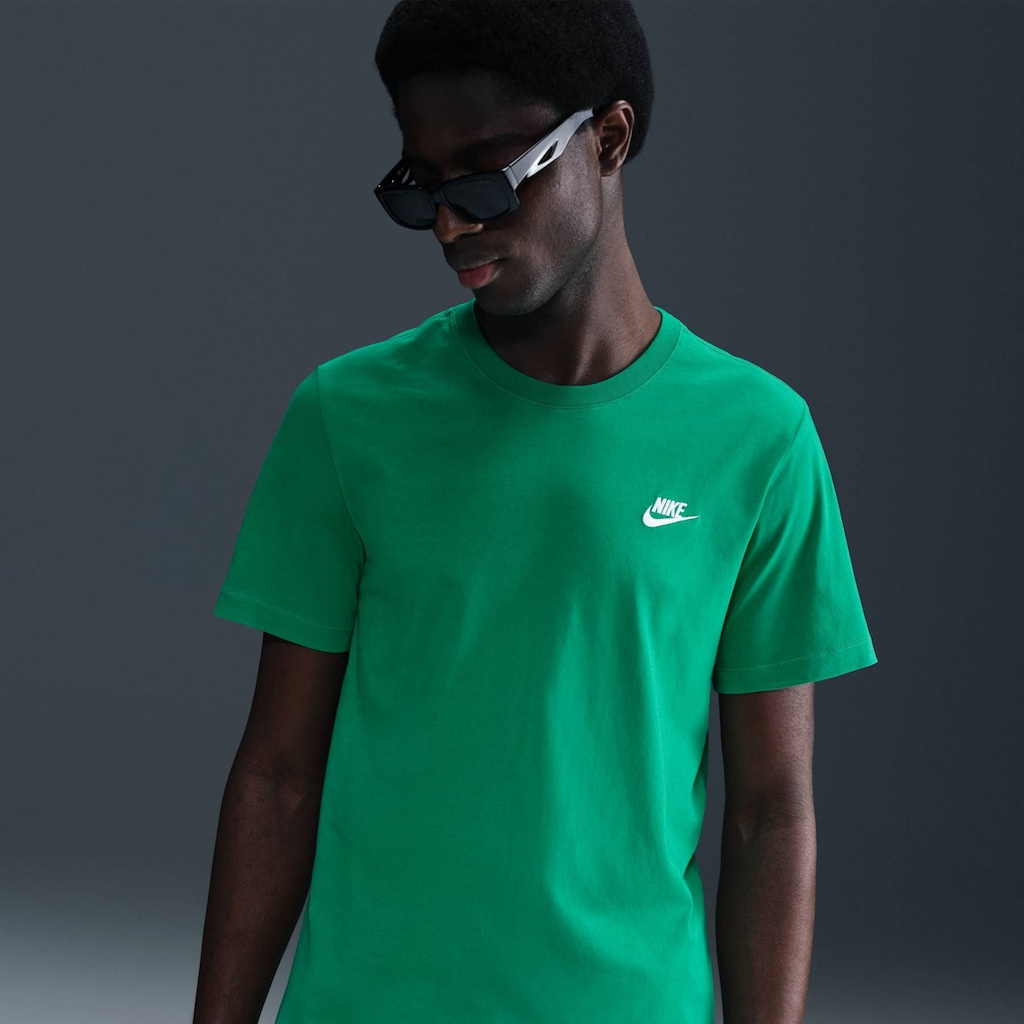 Imagem 2 do produto Camiseta Básica Nike Club Logo Pequeno Masculina