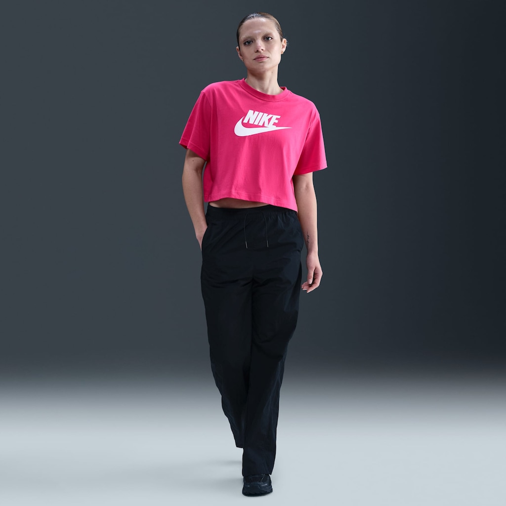Imagem 2 do produto Blusa Cropped Nike Tee Sportswear Essential - Feminina