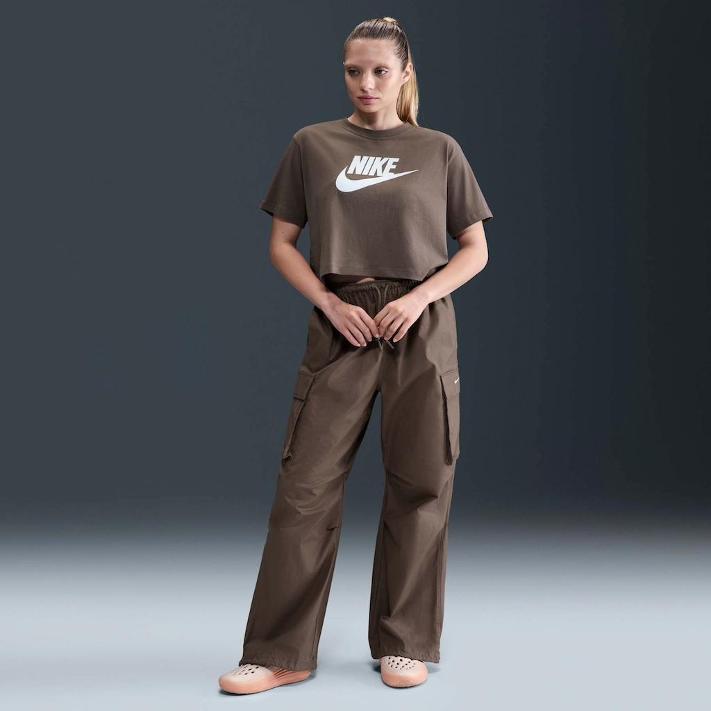 Imagem 2 do produto Blusa Cropped Nike Tee Sportswear Essential - Feminina