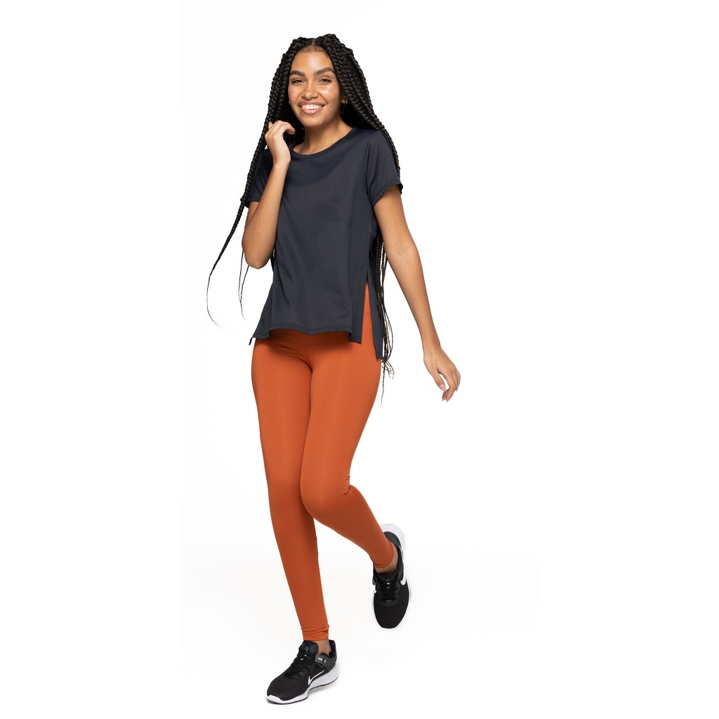 Imagem 3 do produto Camiseta Respirável Cava Tradicional Oxer Manga Curta com Abertura Lateral - Feminina