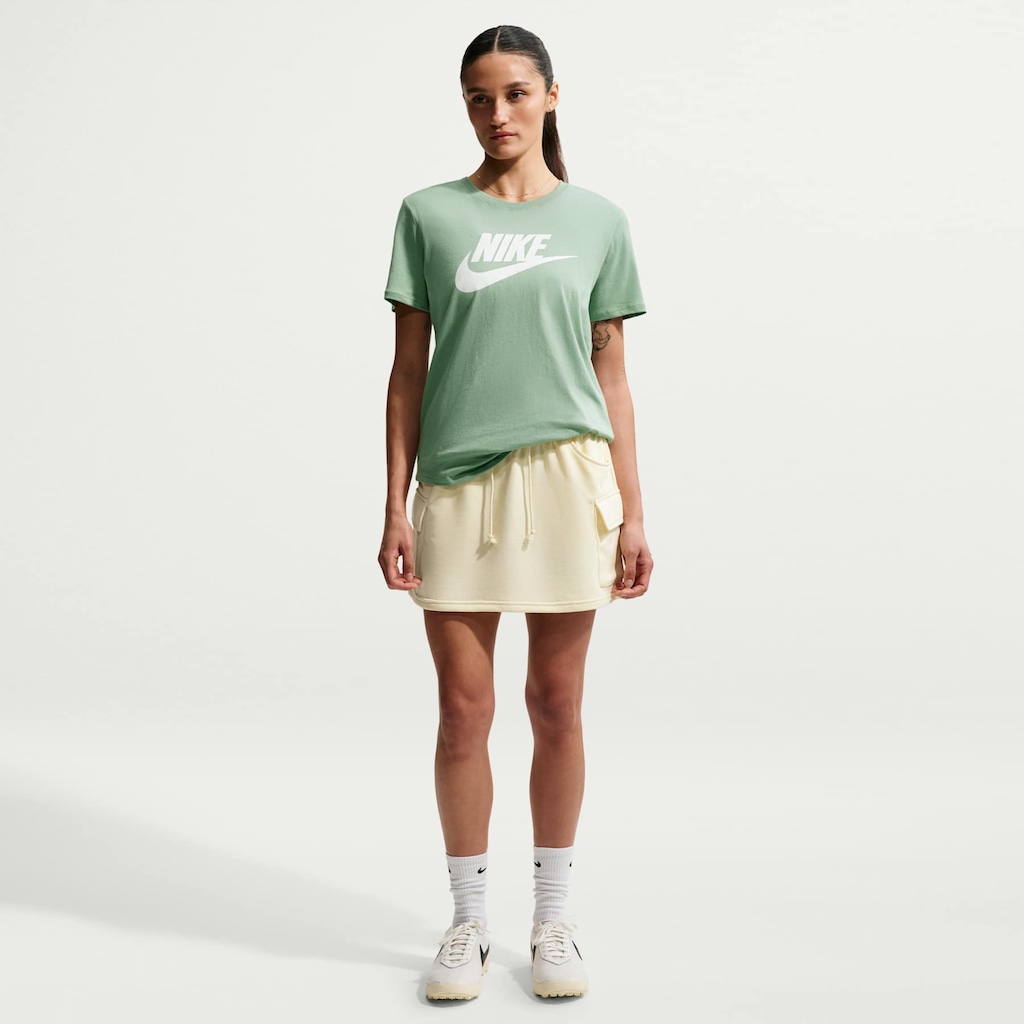 Imagem 2 do produto Camiseta Feminina Nike Manga Curta Sportswear Essential Icon