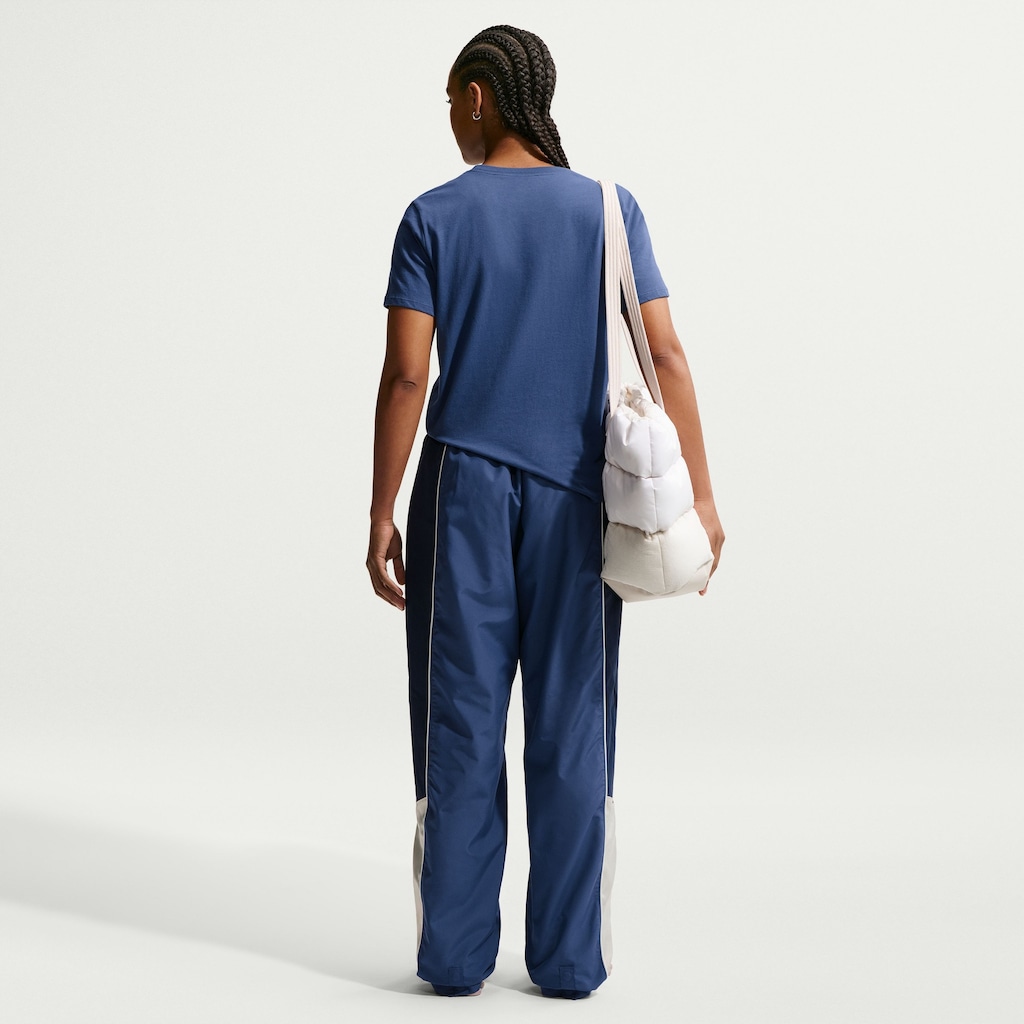 Imagem 4 do produto Camiseta Feminina Nike Manga Curta Sportswear Club