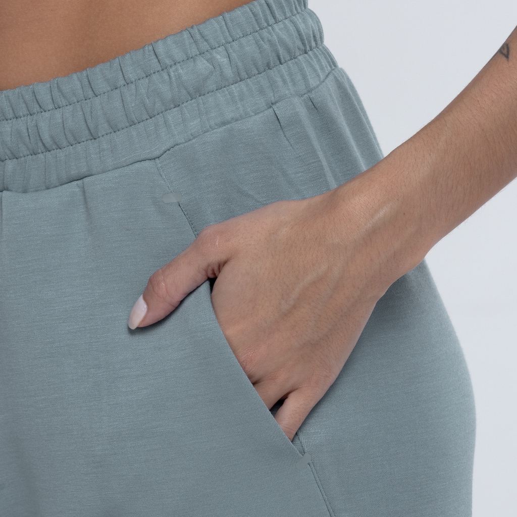 Imagem 5 do produto Calça Feminina ASICS Recortada Tokio