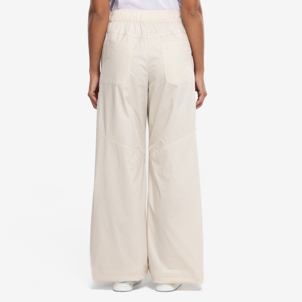Imagem 2 do produto Calça Feminina Nike Sportswear Essential Woven High-Rise Open Hem