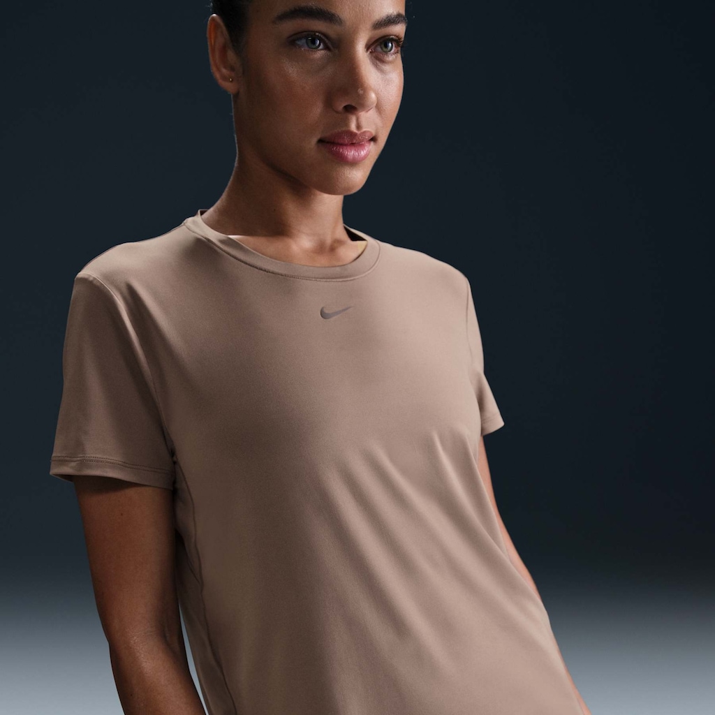 Imagem 2 do produto Camiseta Feminina Nike Manga Curta Dri-fit One Classic
