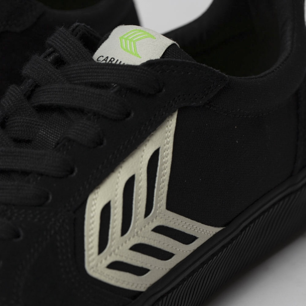 Imagem 2 do produto Tênis Cariuma Catiba Pro Low All Black Suede And Canvas Ivory Logo