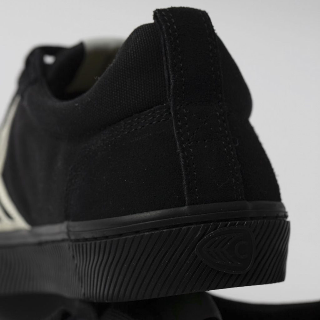 Imagem 5 do produto Tênis Cariuma Catiba Pro Low All Black Suede And Canvas Ivory Logo