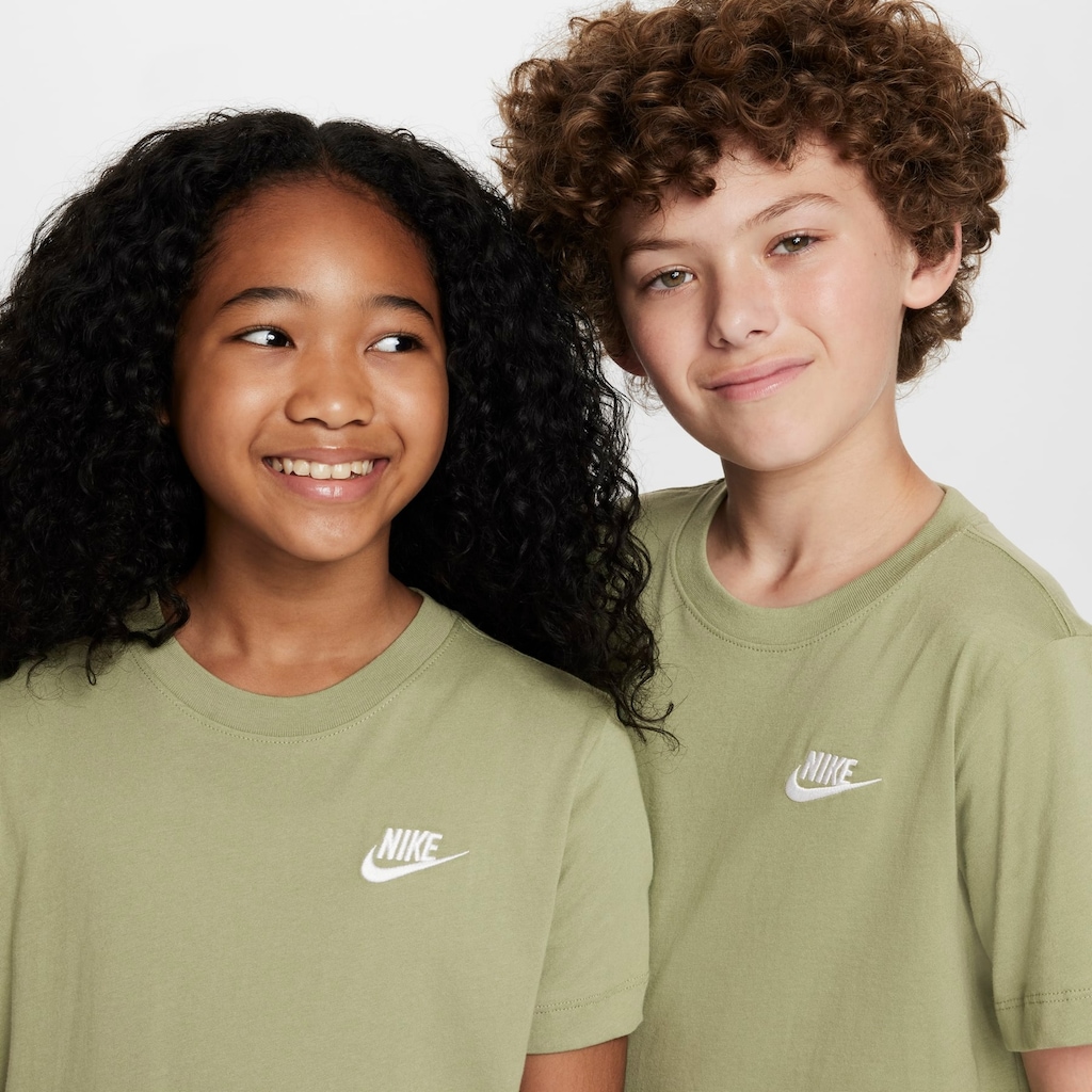 Imagem 4 do produto Camiseta Juvenil Nike Manga Curta Sportswear Embroidered Future