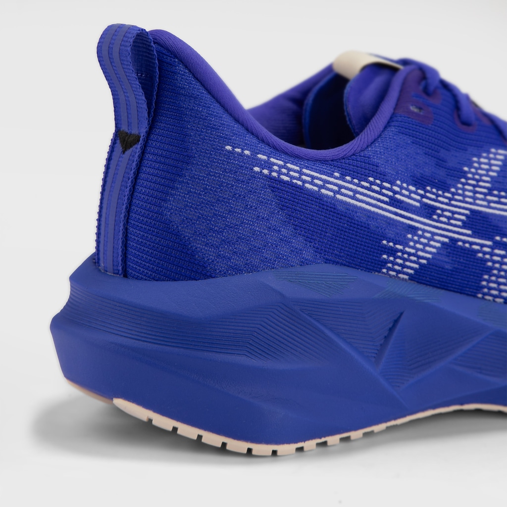 Imagem 3 do produto Tênis ASICS Novablast 5 Feminino