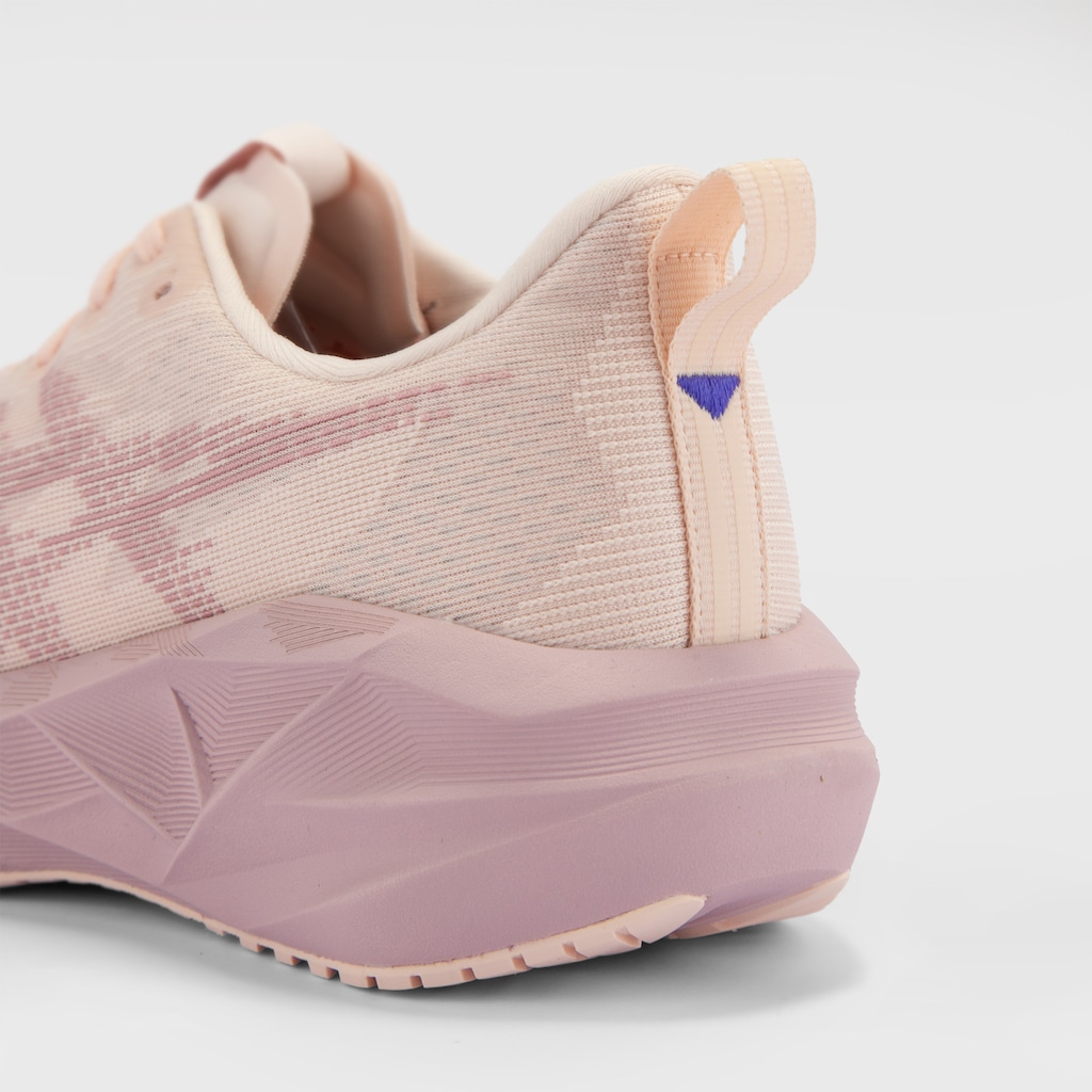 Imagem 3 do produto Tênis ASICS Novablast 5 Feminino