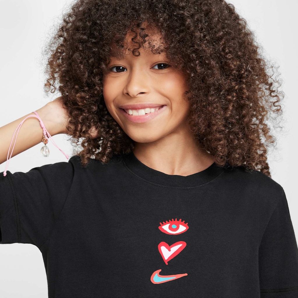 Imagem 3 do produto Camiseta Juvenil Nike Manga Curta Sportswear Be Mine