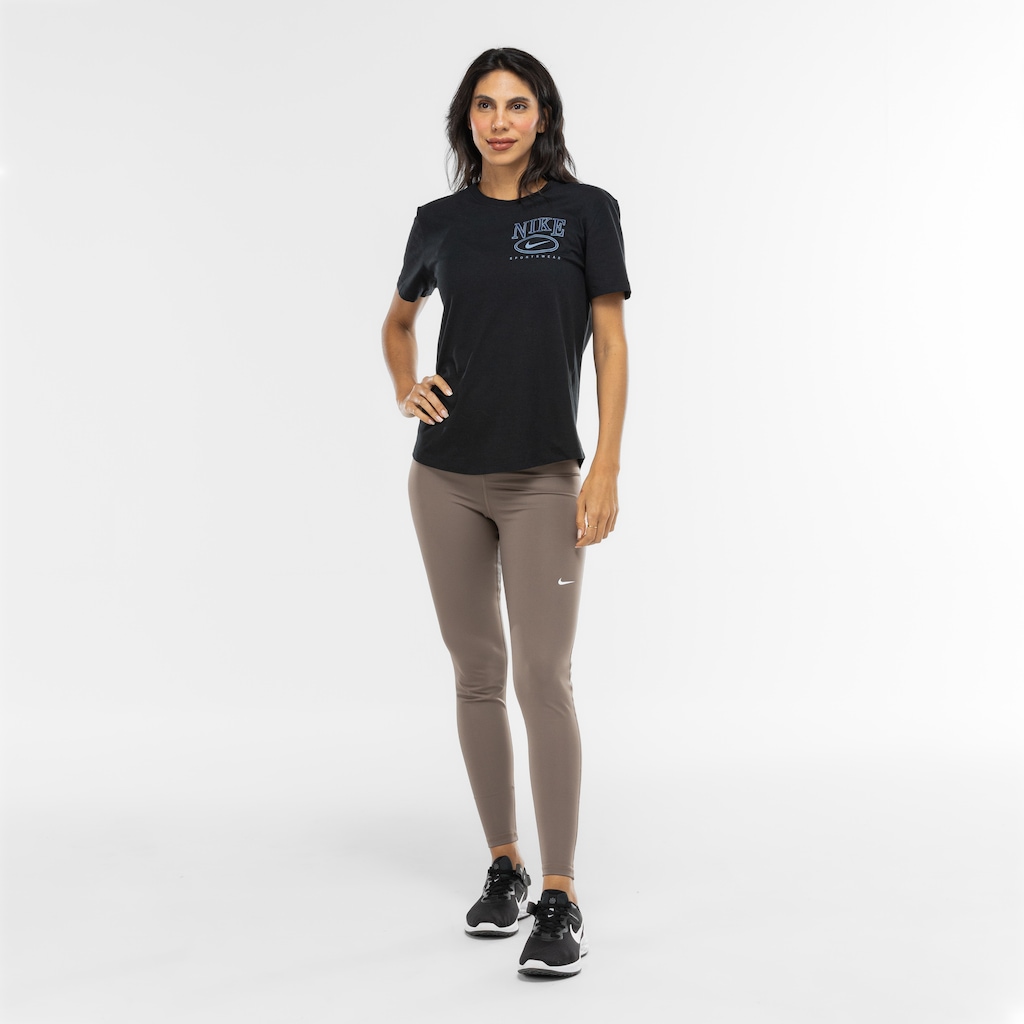 Imagem 3 do produto Camiseta Nike Sportswear Club Essential Feminina