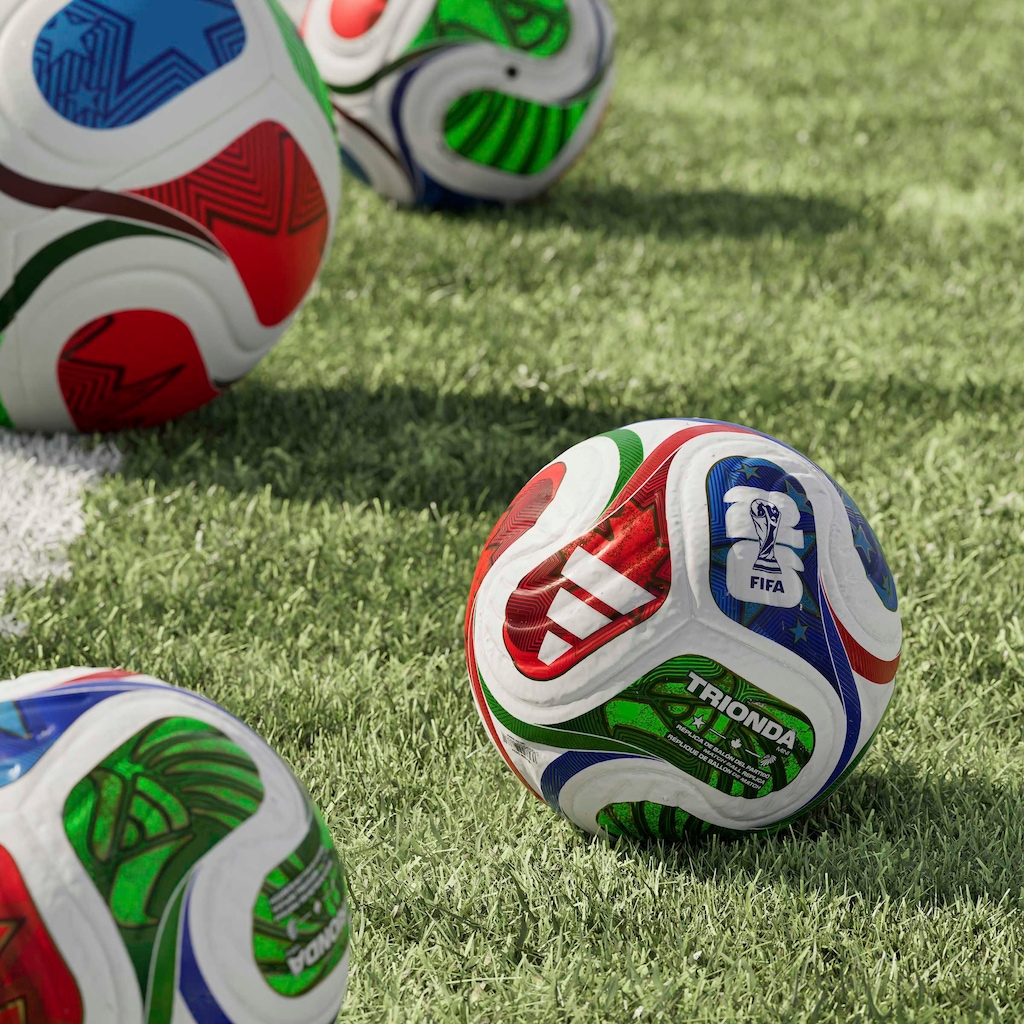 Imagem 3 do produto Mini Bola adidas Trionda Oficial da Copa do Mundo FIFA 2026