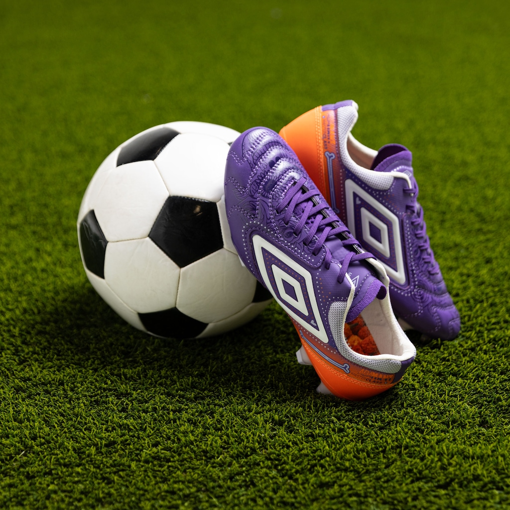 Imagem 2 do produto Chuteira de Campo Adulto Umbro Adamant Master Class Pro Edição DLM Dia de los Muertos