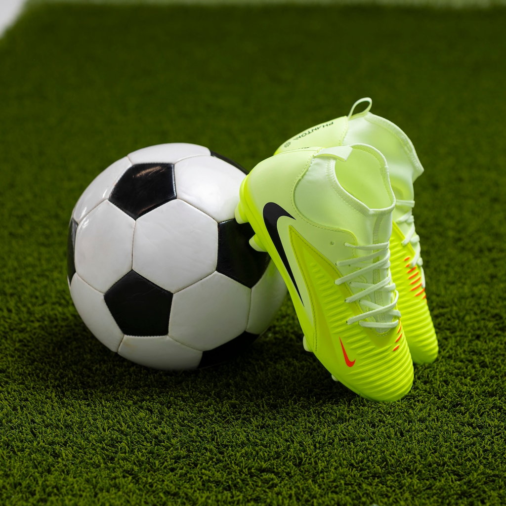 Imagem 2 do produto Chuteira de Campo Infantil Nike Phantom High 6 Club