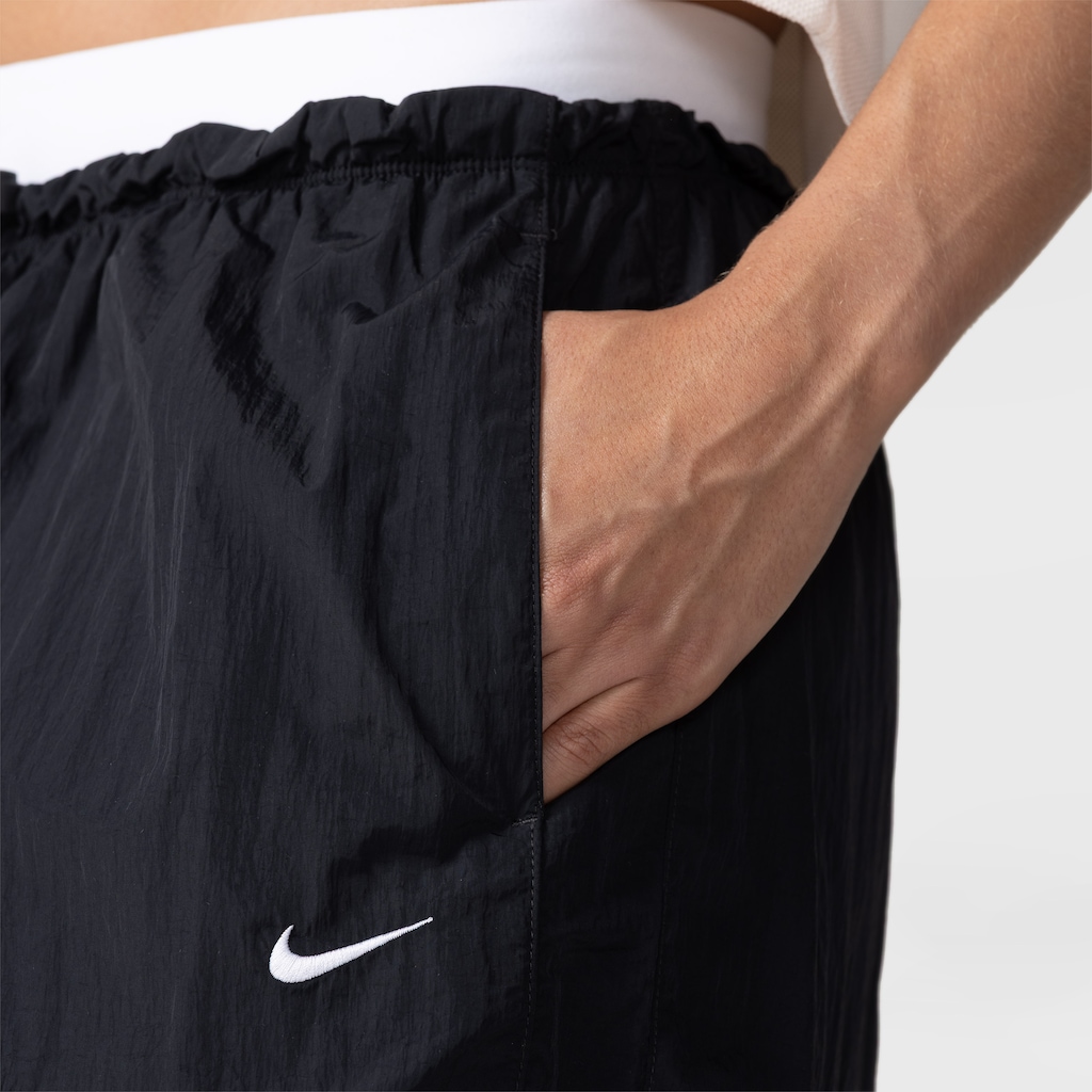 Imagem 4 do produto Calça Nike Sportswear Loose Parachute Pants Feminina