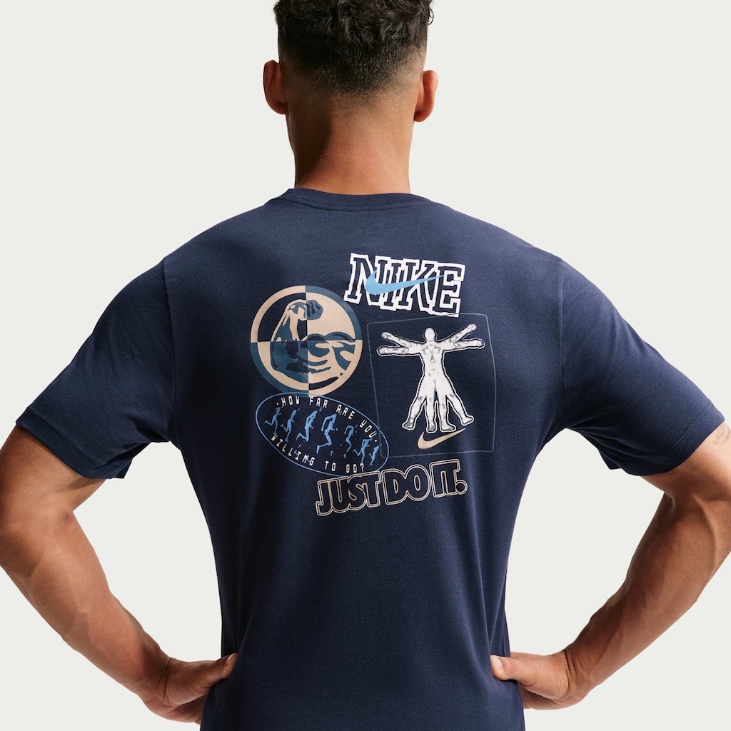 Imagem 5 do produto Camiseta Nike Train Stickers Masculina