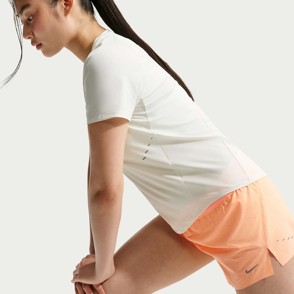 Imagem 4 do produto Camiseta Nike Swift DF Feminina Manga Curta Corrida
