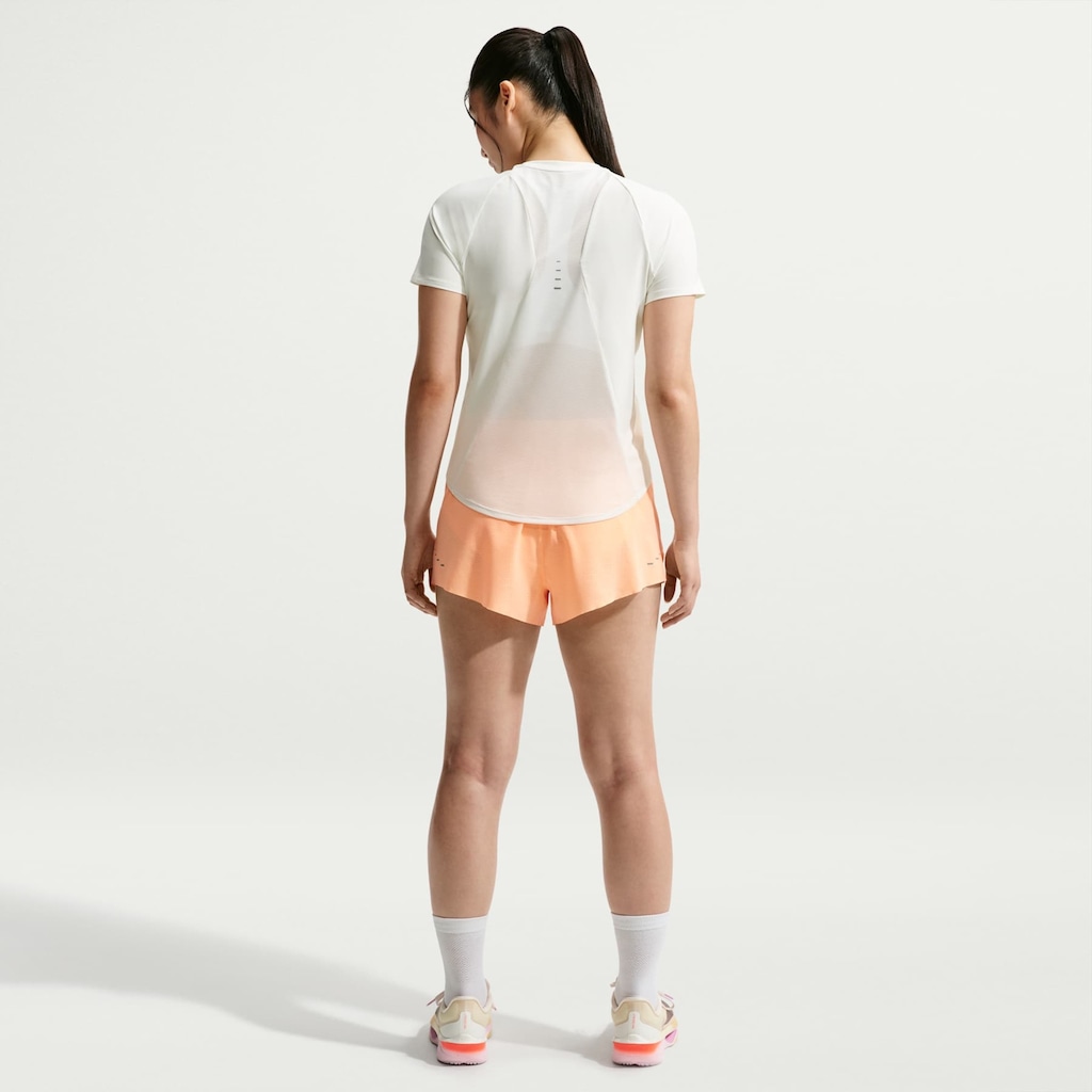 Imagem 2 do produto Camiseta Nike Swift DF Feminina Manga Curta Corrida