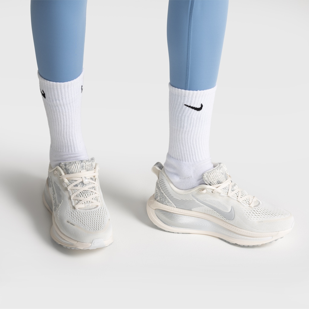 Imagem 2 do produto Tênis Nike Vomero 18 SE Feminino Corrida