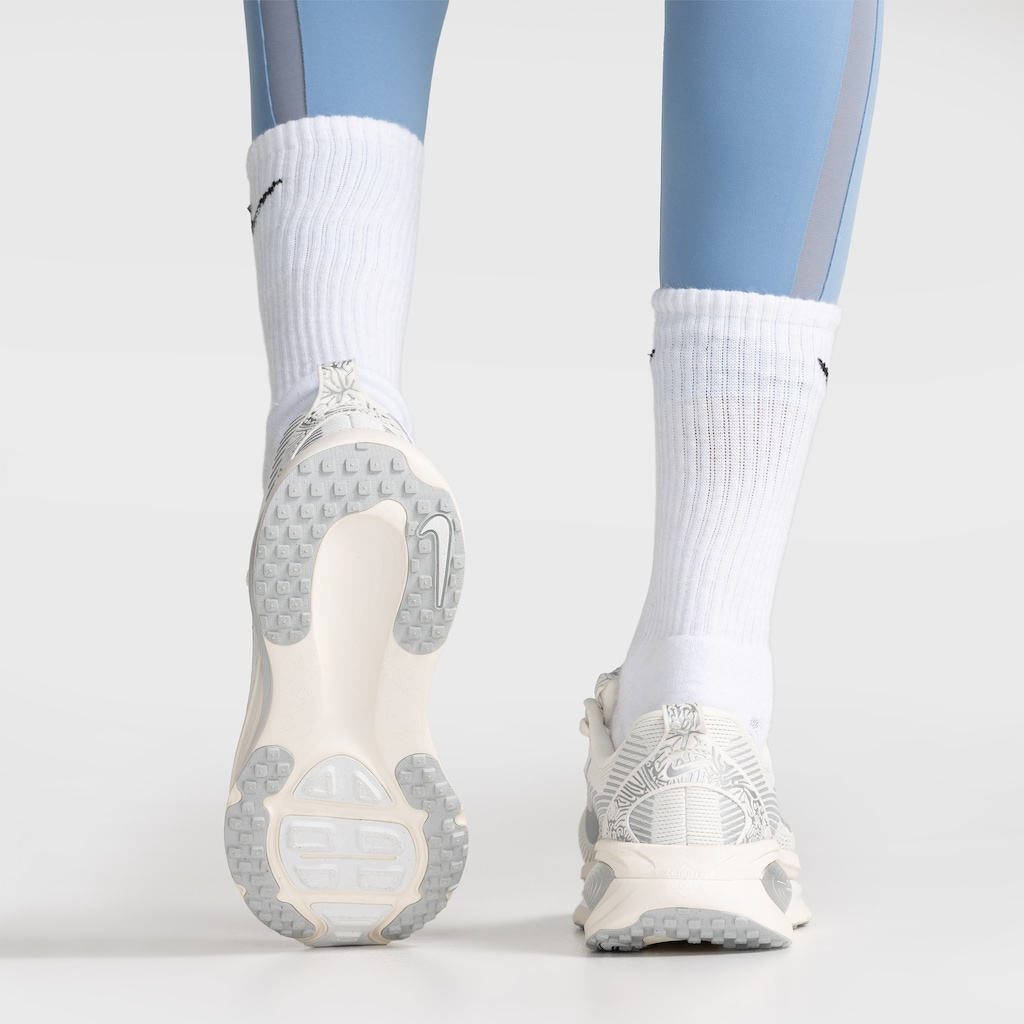 Imagem 3 do produto Tênis Nike Vomero 18 SE Feminino Corrida