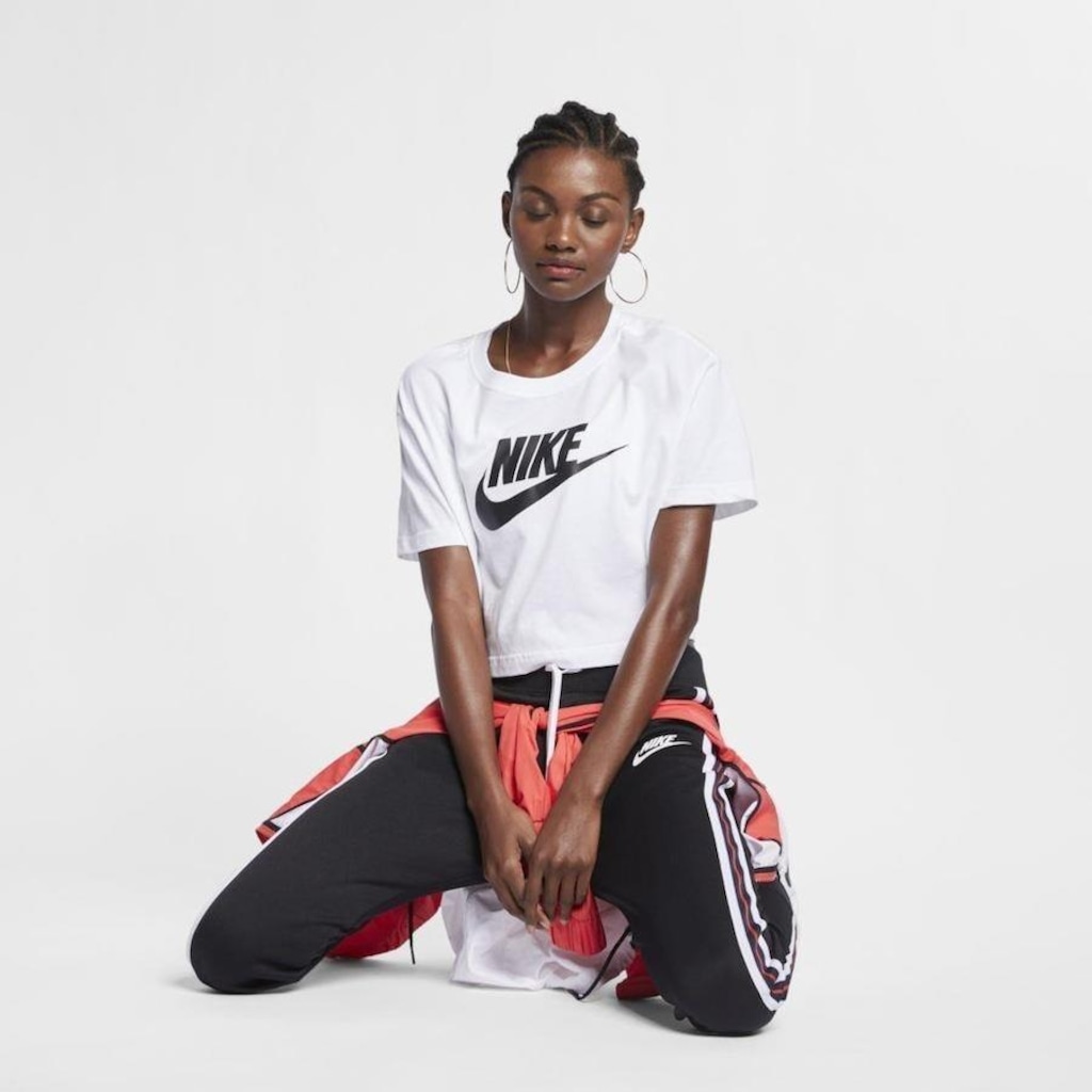 Imagem 2 do produto Blusa Cropped Nike Tee Sportswear Essential - Feminina