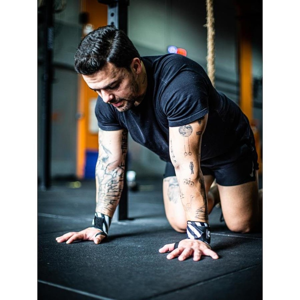 Imagem 5 do produto Munhequeira Elástica Defend Ajustável Skyhill - Cross Training - Fitness