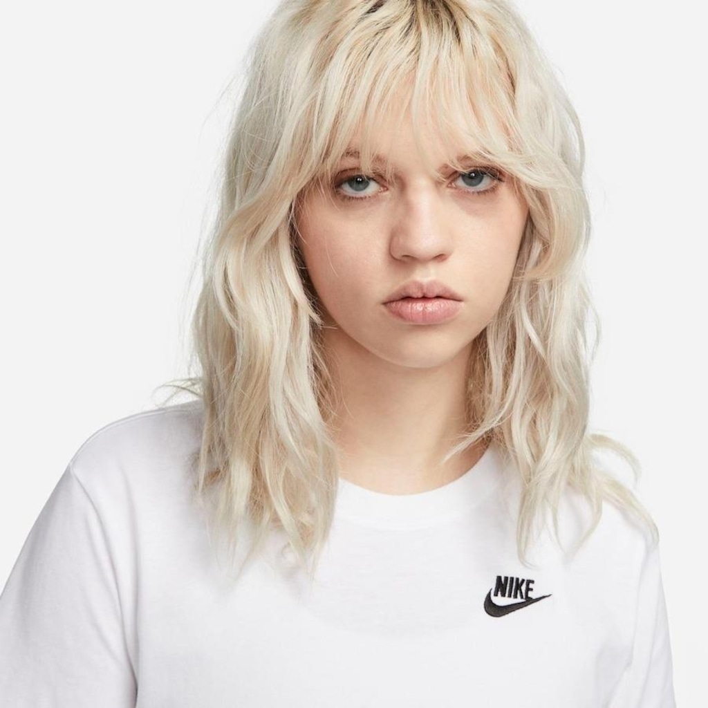 Imagem 3 do produto Camiseta Nike Sportswear Club Essentials - Feminina