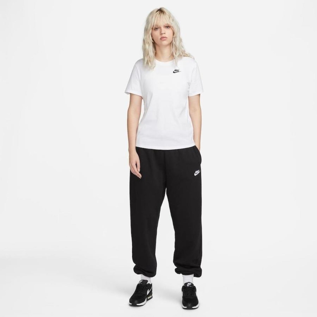 Imagem 5 do produto Camiseta Nike Sportswear Club Essentials - Feminina