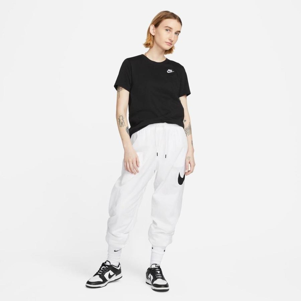 Imagem 4 do produto Camiseta Nike Sportswear Club Essentials - Feminina