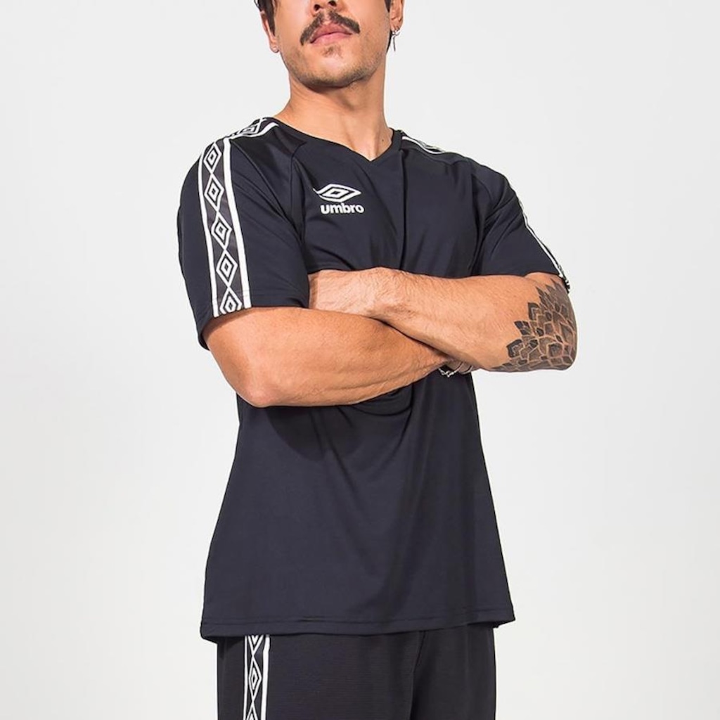 Imagem 2 do produto Camiseta Umbro Tradicional Tape - Masculina