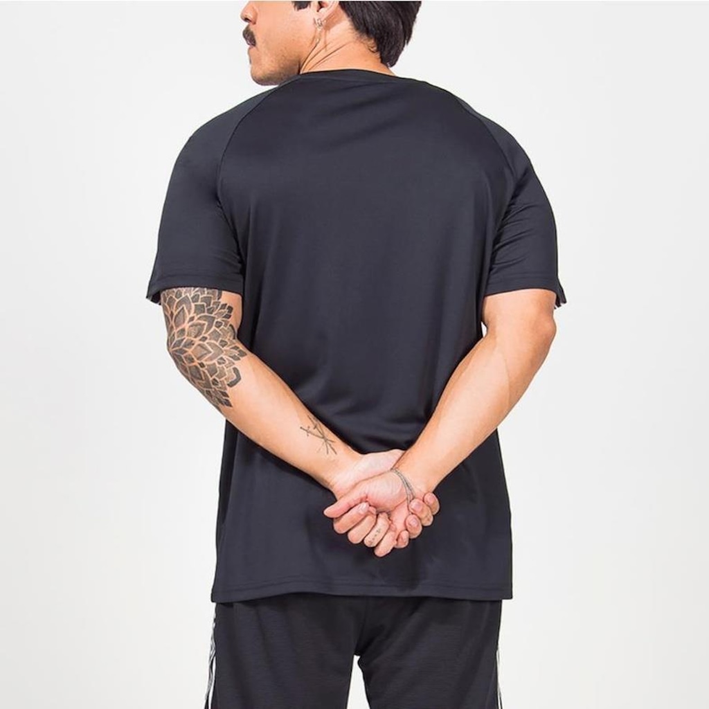 Imagem 3 do produto Camiseta Umbro Tradicional Tape - Masculina