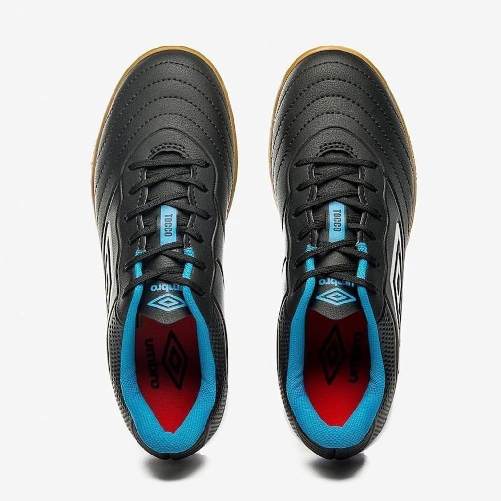 Imagem 2 do produto Chuteira Futsal Umbro Tocco III Club + 1 Par de Meias - Adulto