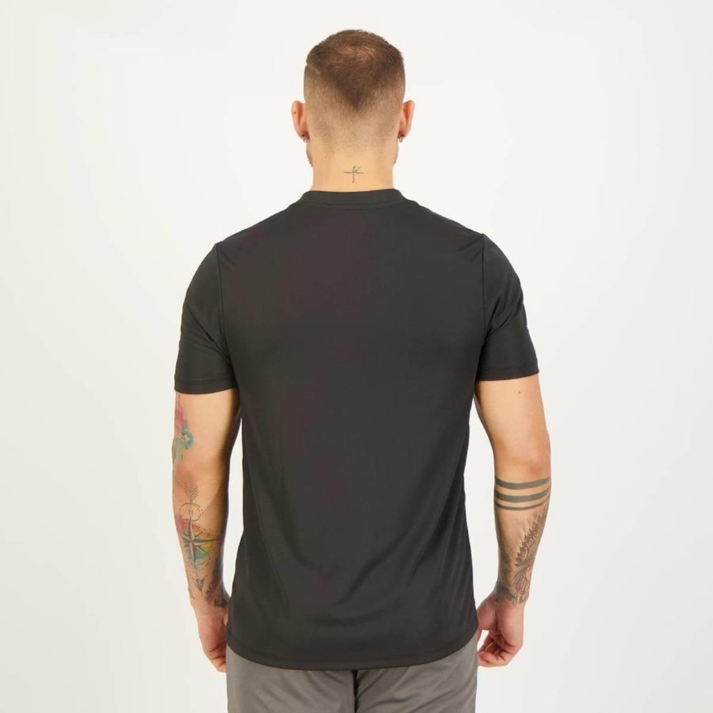 Imagem 3 do produto Camiseta Umbro Striker Premium - Masculina