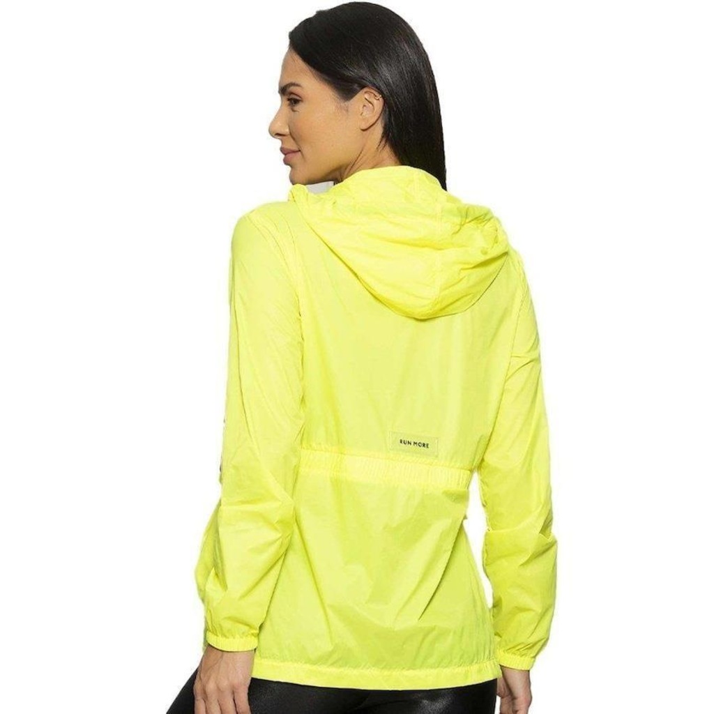 Imagem 2 do produto Jaqueta Corta Vento com Capuz Run More Soft Utility - Feminina