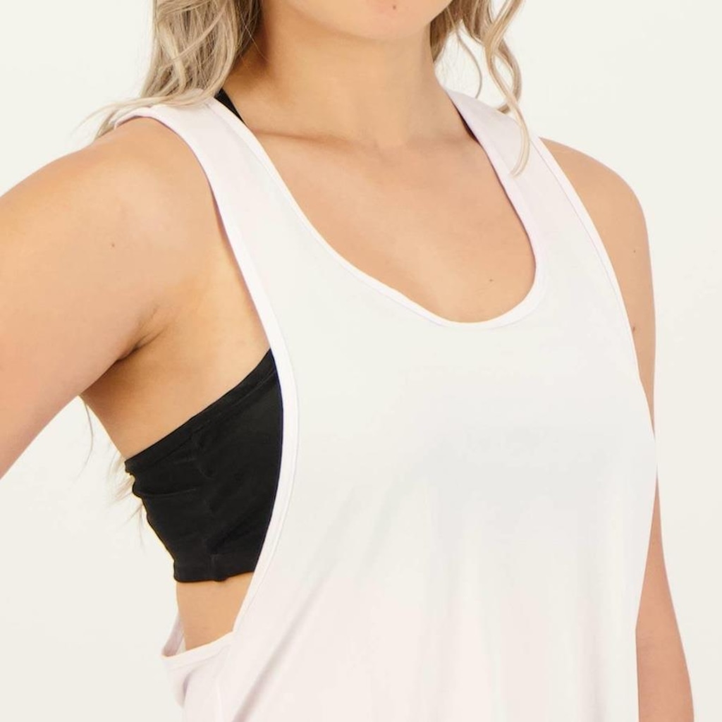 Imagem 4 do produto Camiseta Regata Selene Cavada - Feminina