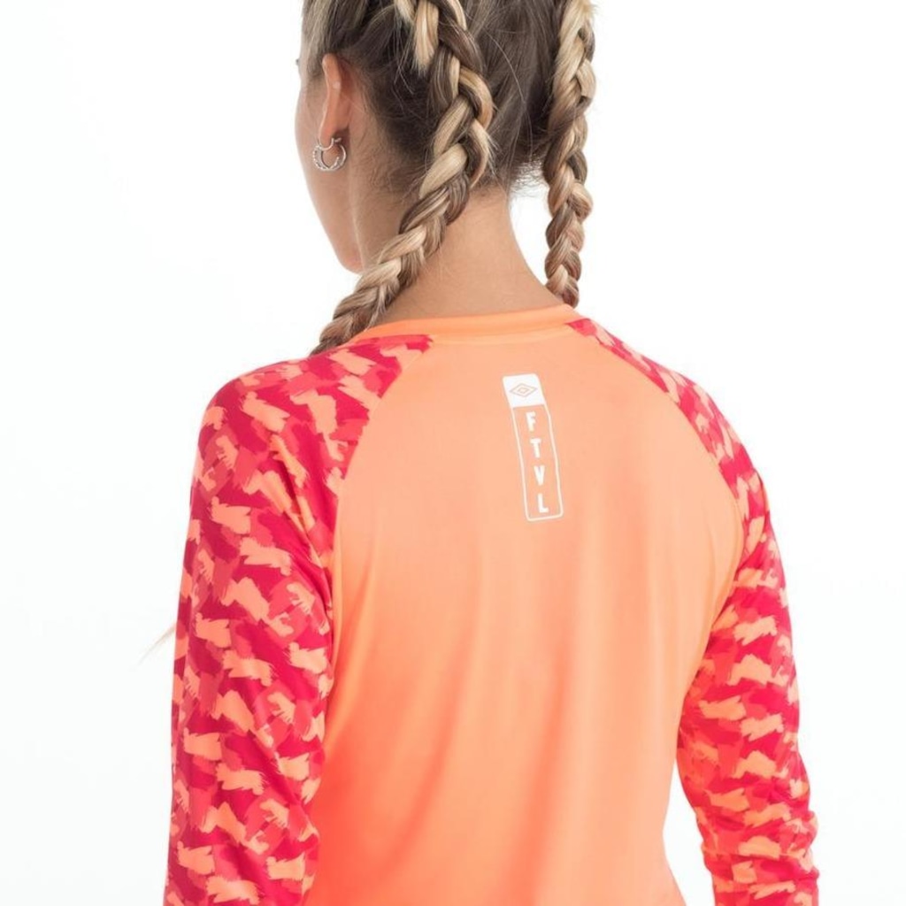 Imagem 4 do produto Camiseta Umbro Manga Longa Futevôlei Graphic C. - Feminina