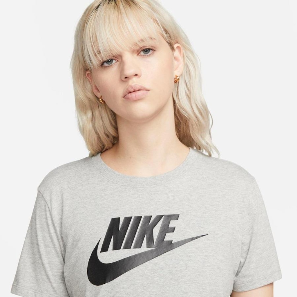 Imagem 2 do produto Camiseta Nike Sportswear Essentials - Feminina
