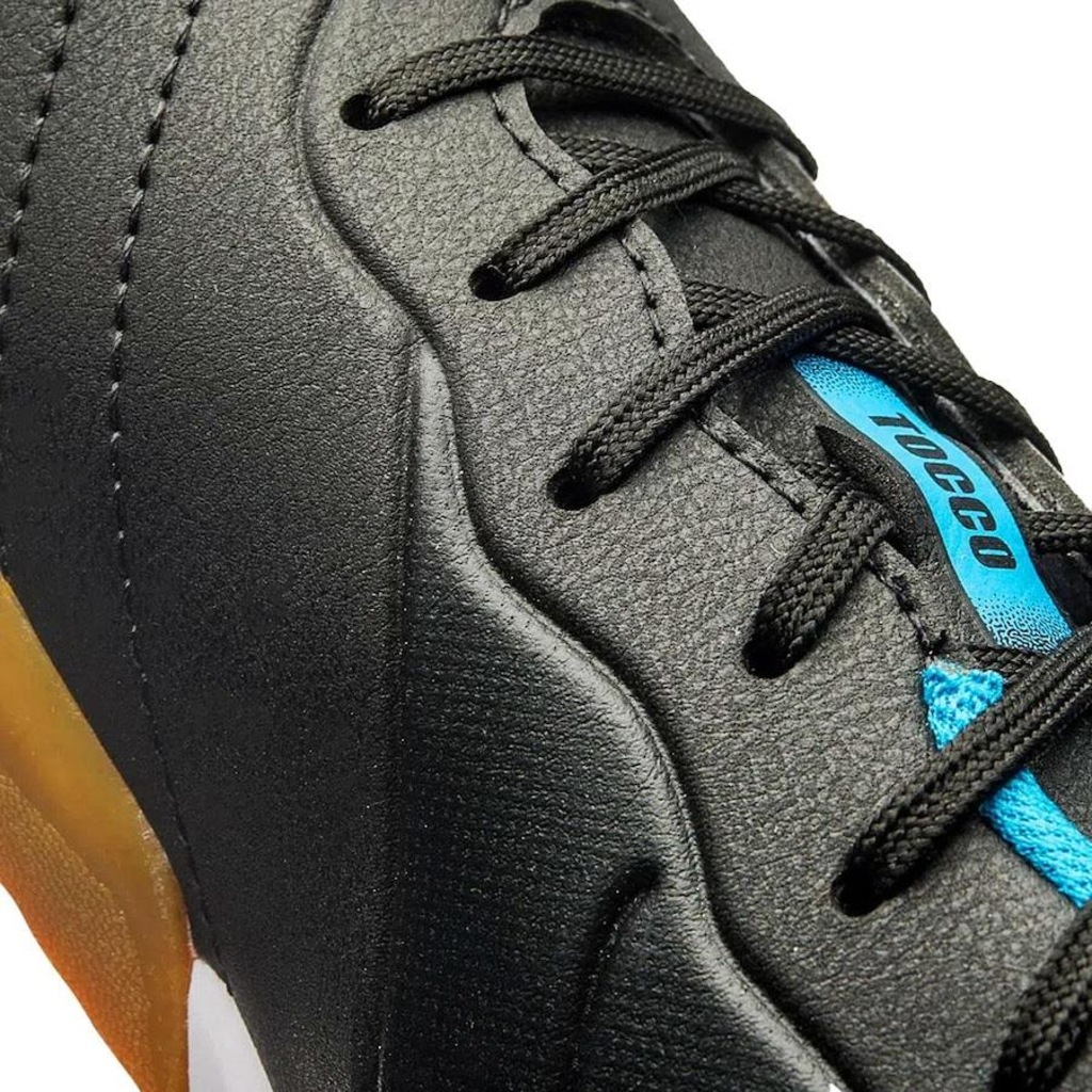 Imagem 4 do produto Kit Chuteira Futsal Umbro Tocco III Club + Meião - Adulto