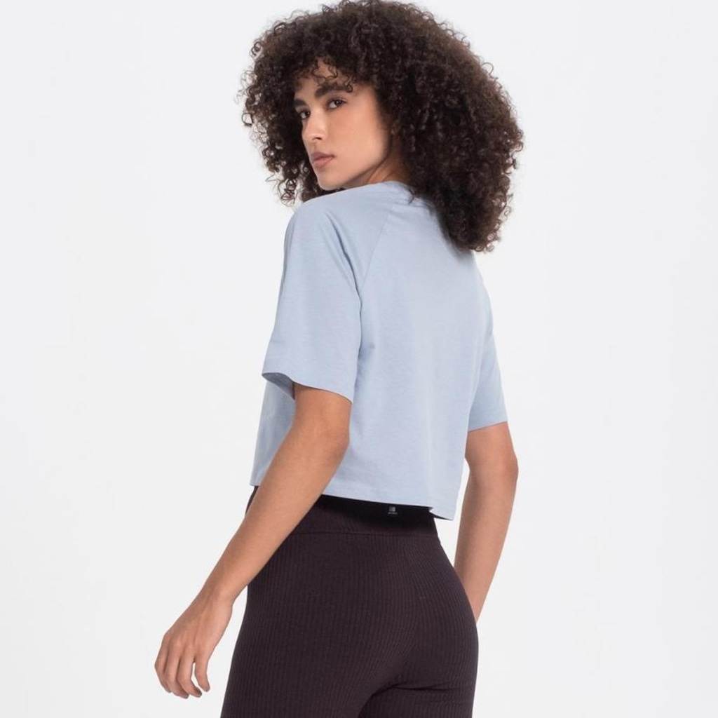 Imagem 4 do produto Camiseta New Balance Cropped Essentials - Feminina