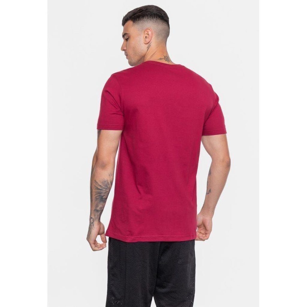 Imagem 2 do produto Camiseta Mitchell & Ness Masculina Estampada Bordo - Mitchell & Ness