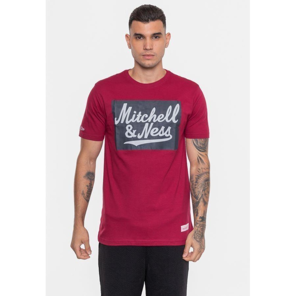 Imagem 4 do produto Camiseta Mitchell & Ness Masculina Estampada Bordo - Mitchell & Ness