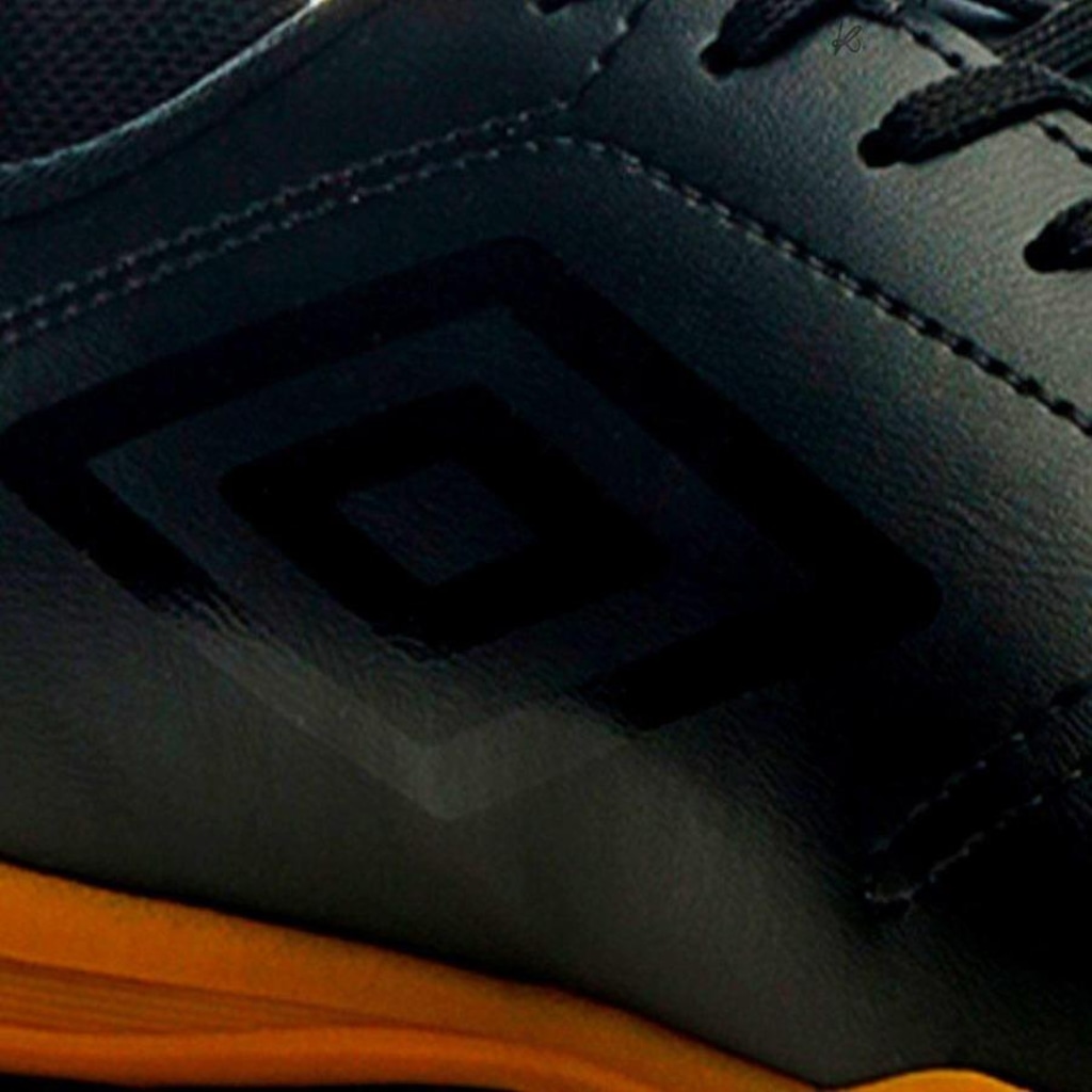 Imagem 3 do produto Chuteira Futsal Umbro Class + Meião - Adulto