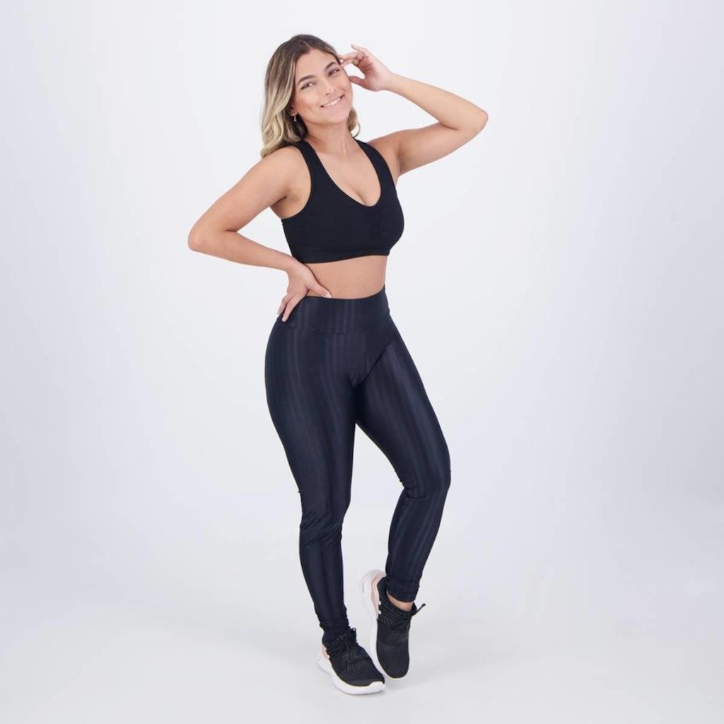 Imagem 3 do produto Conjunto Selene: Top Fitness com Bojo sem Costura + Legging 3D - Feminino