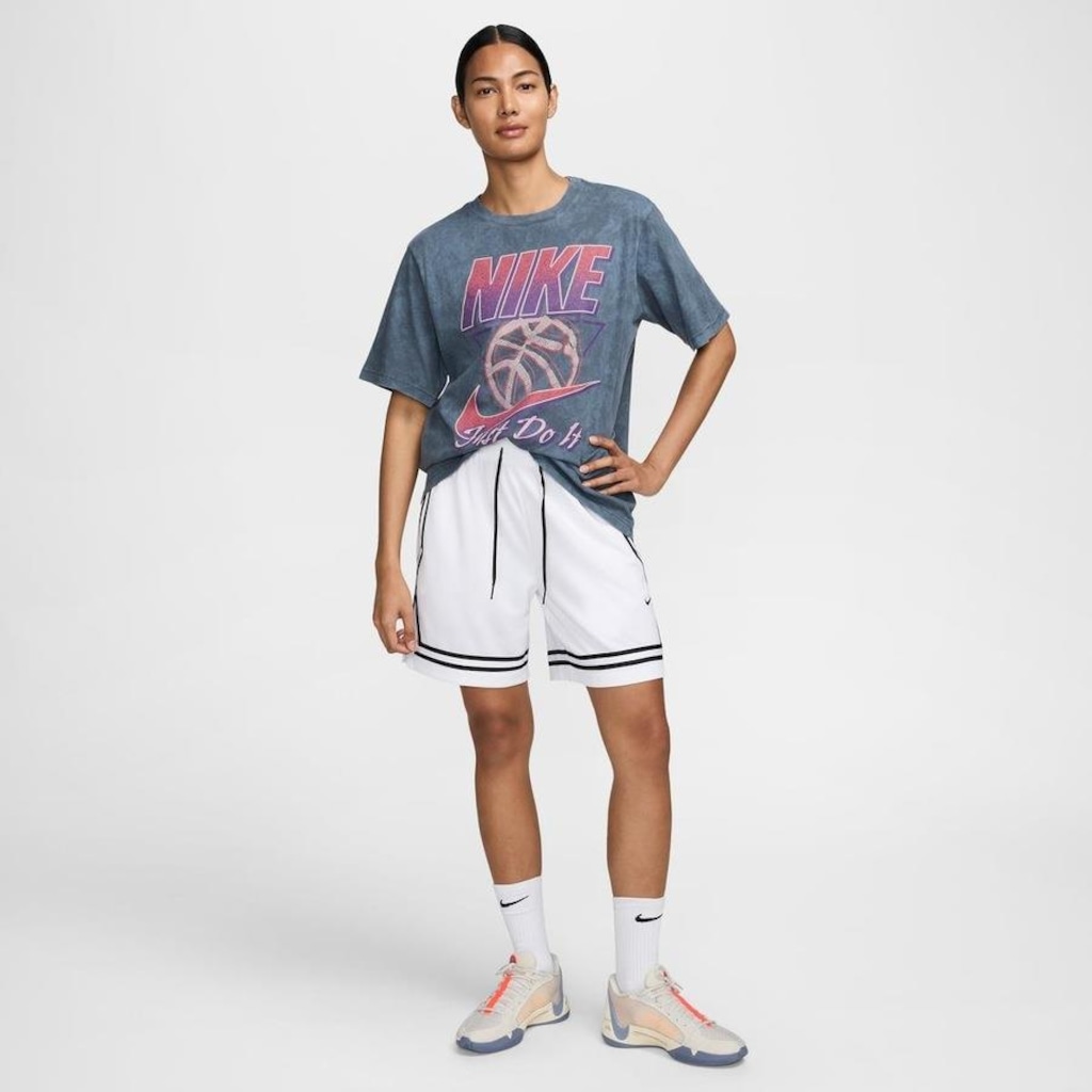 Imagem 4 do produto Camiseta Nike Sportswear Essentials - Feminina