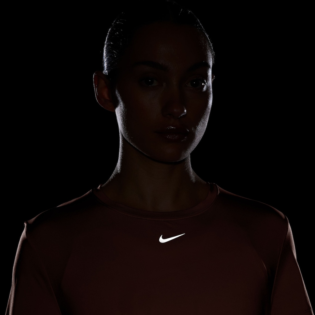 Imagem 3 do produto Camiseta Nike One Classic Cropped - Feminina