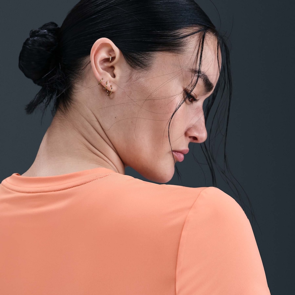 Imagem 2 do produto Camiseta Nike One Classic Cropped - Feminina