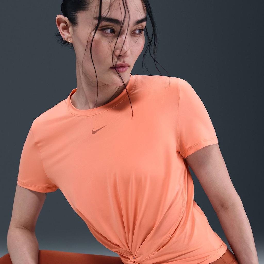 Imagem 3 do produto Camiseta Nike One Classic Cropped - Feminina