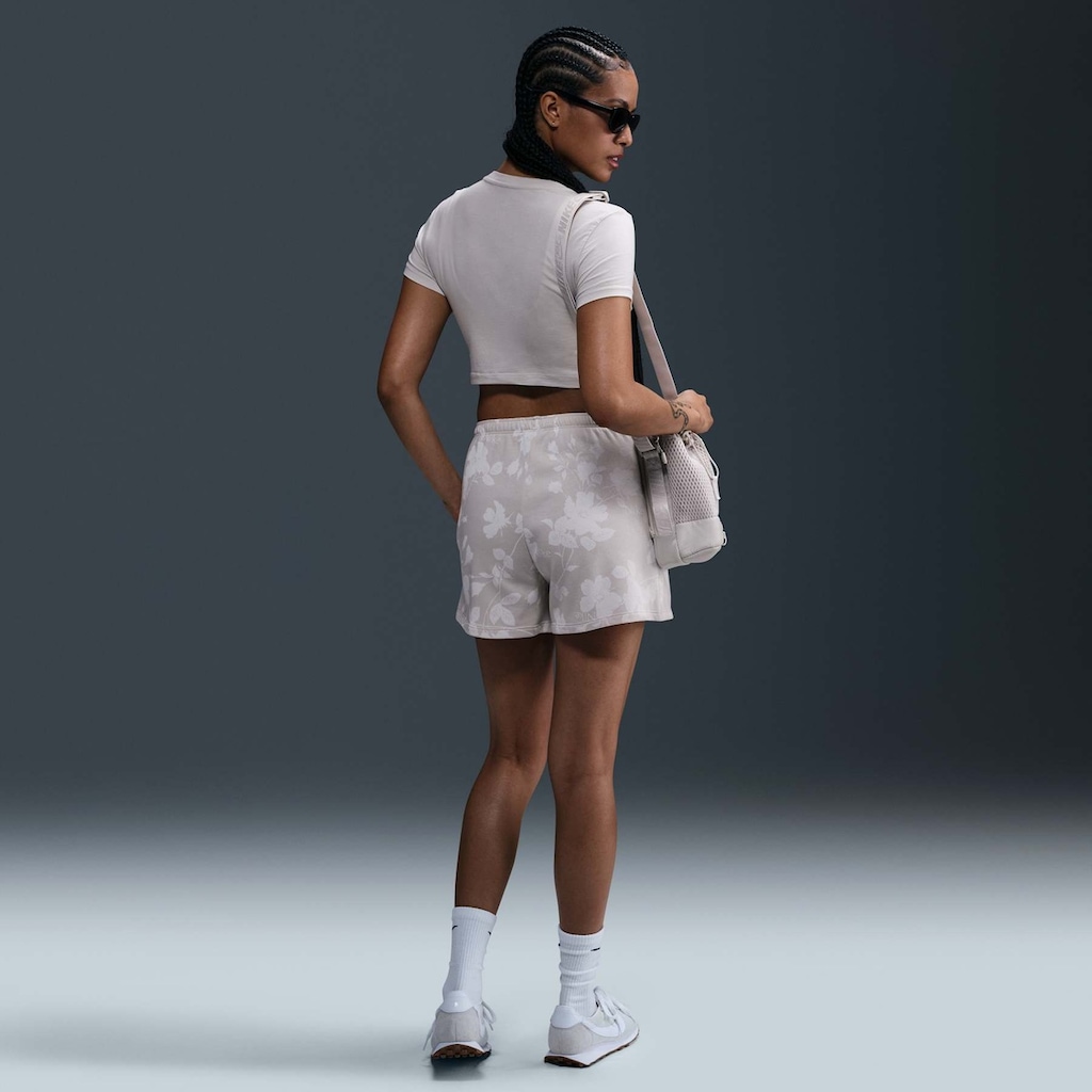 Imagem 2 do produto Shorts Nike Sportswear Chill Terry - Feminino