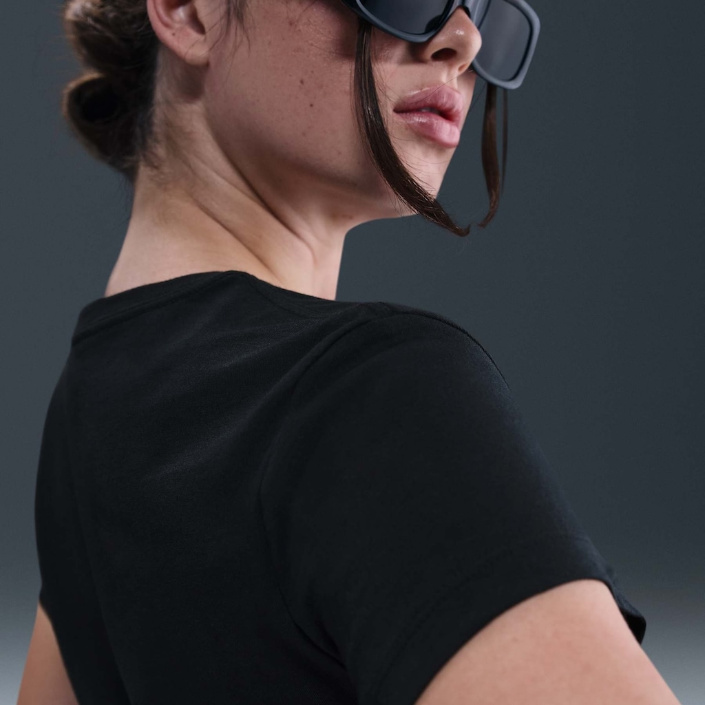 Imagem 3 do produto Camiseta Nike Sportswear Club Feminina